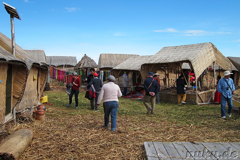 Die treibenden Inseln der Uros auf dem Titicaca-See, Peru