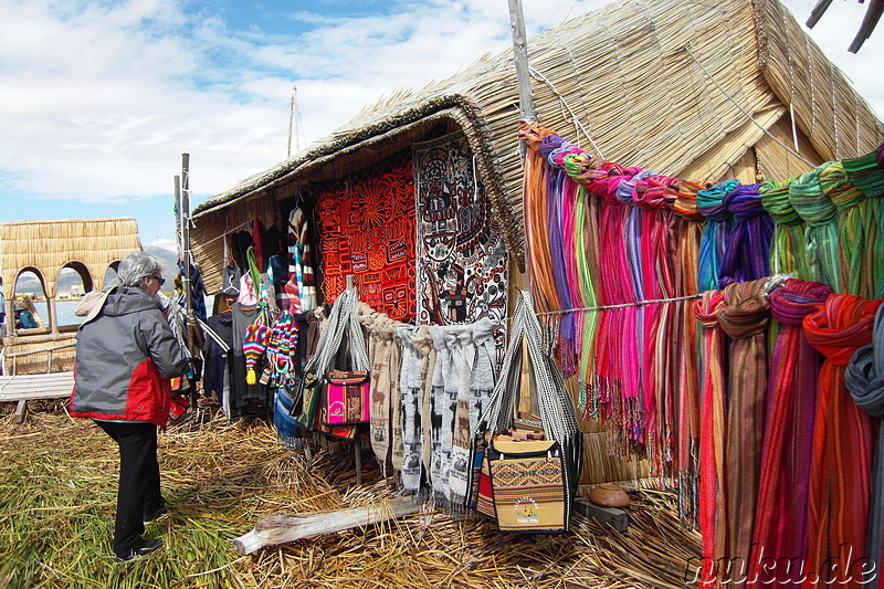 Die treibenden Inseln der Uros auf dem Titicaca-See, Peru