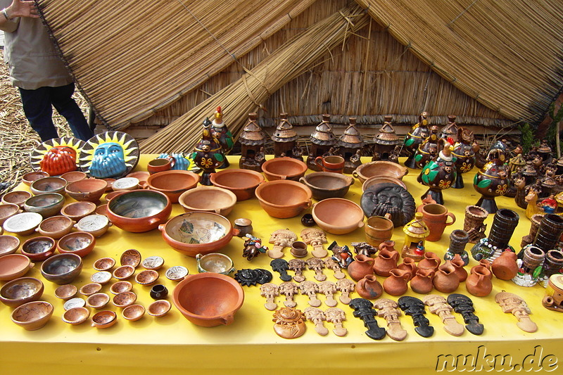 Die treibenden Inseln der Uros auf dem Titicaca-See, Peru