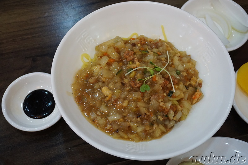 Die weißen Hayanjjajangmyeon (하얀짜장면) in Chinatown, Incheon, Korea