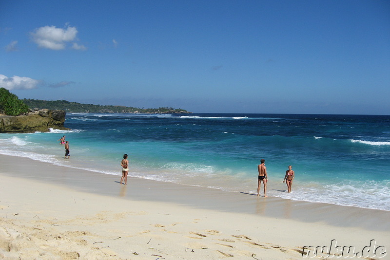 Dreamland Beach auf der Insel Nusa Lembongan in Indonesien