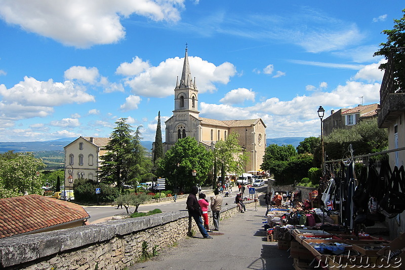 Eglise Neuve - Kirche in Bonnieux im Naturpark Luberon, Frankreich