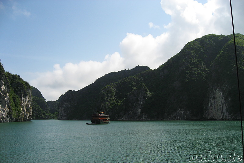 Ein anderes Boot mit Touristen