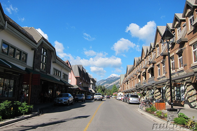 Eindrücke aus der Innenstadt von Banff in Alberta, Kanada