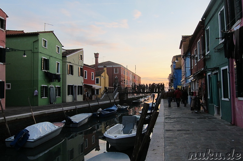 Eindrücke von Venedigs bunter Insel Burano, Italien