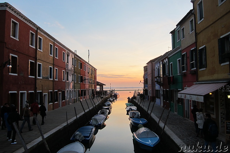 Eindrücke von Venedigs bunter Insel Burano, Italien