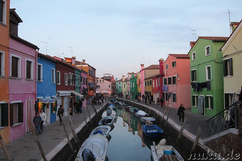 Eindrücke von Venedigs bunter Insel Burano, Italien