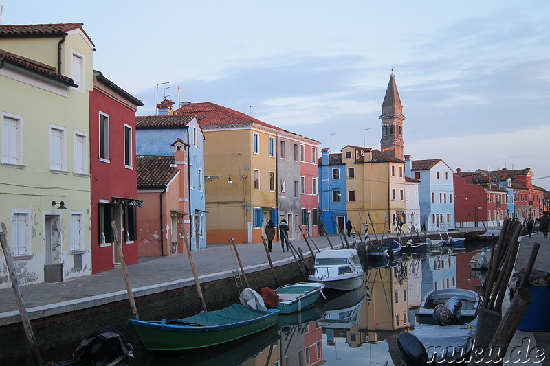 Eindrücke von Venedigs bunter Insel Burano, Italien