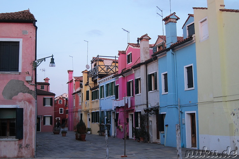 Eindrücke von Venedigs bunter Insel Burano, Italien