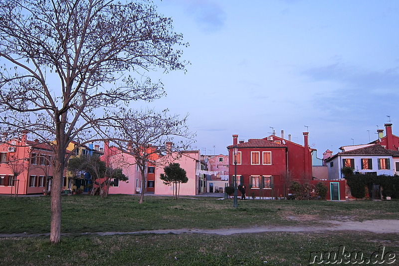 Eindrücke von Venedigs bunter Insel Burano, Italien