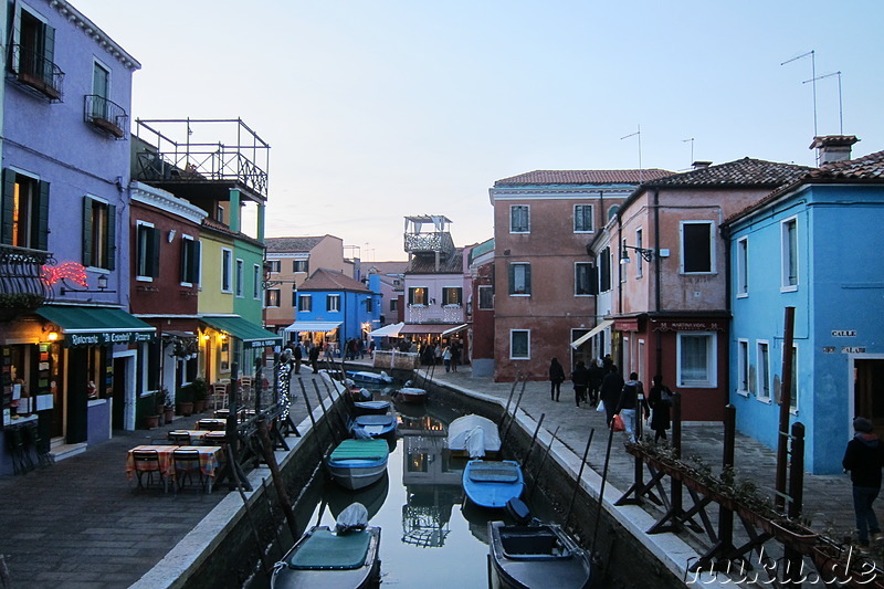 Eindrücke von Venedigs bunter Insel Burano, Italien