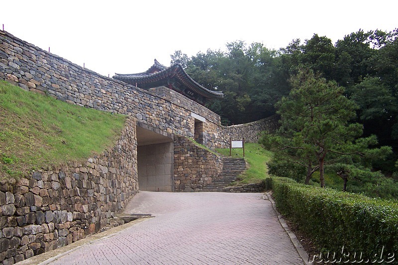 Eingang zur Gongsanseong-Anlage