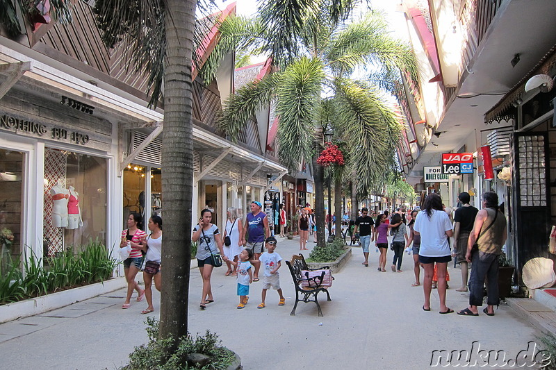 Einkaufsviertel am White Beach auf Boracay, Philippinen