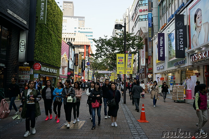 Einkaufsviertel Myeongdong in Seoul, Korea