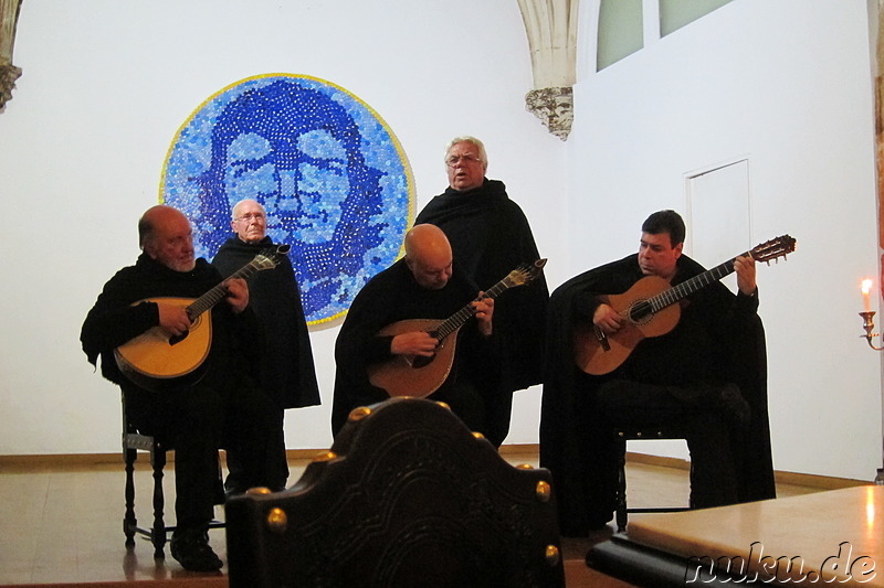 Fado im Cafe Santa Cruz in Coimbra, Portugal