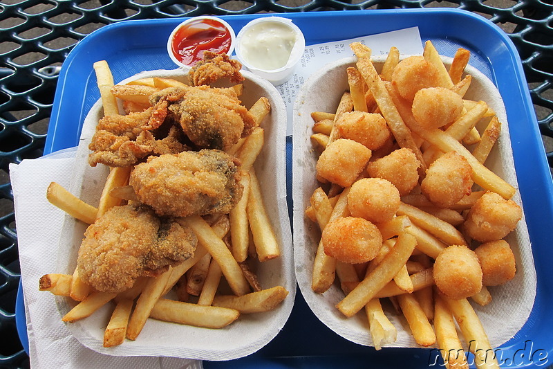 Fish und Chips bei Ivar's Schnellimbiss im Hafen von Seattle, U.S.A.