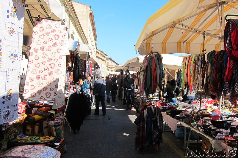 Flohmarkt am Mercato Centrale in Livorno, Italien