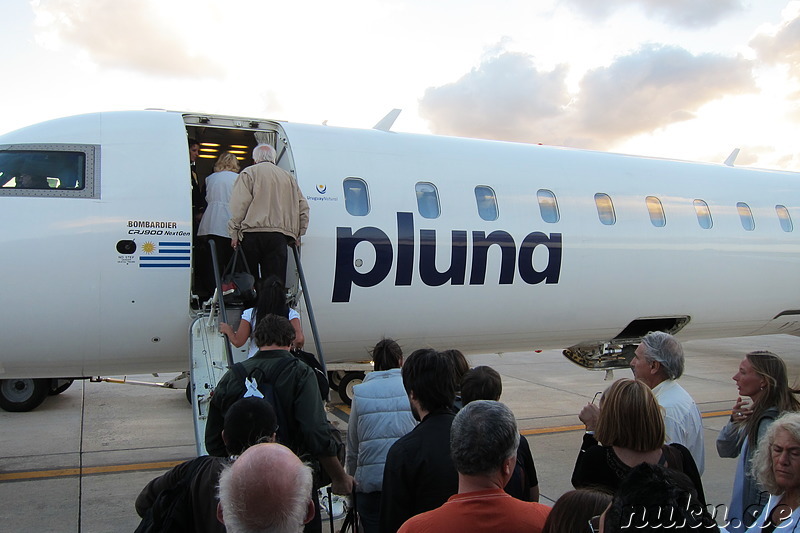 Flugzeug der Airline Pluna am Flughafen von Montevideo, Uruguay