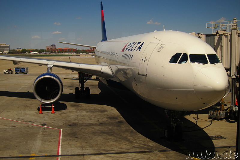 Flugzeug von Delta Airlines am Atlanta International Airport 