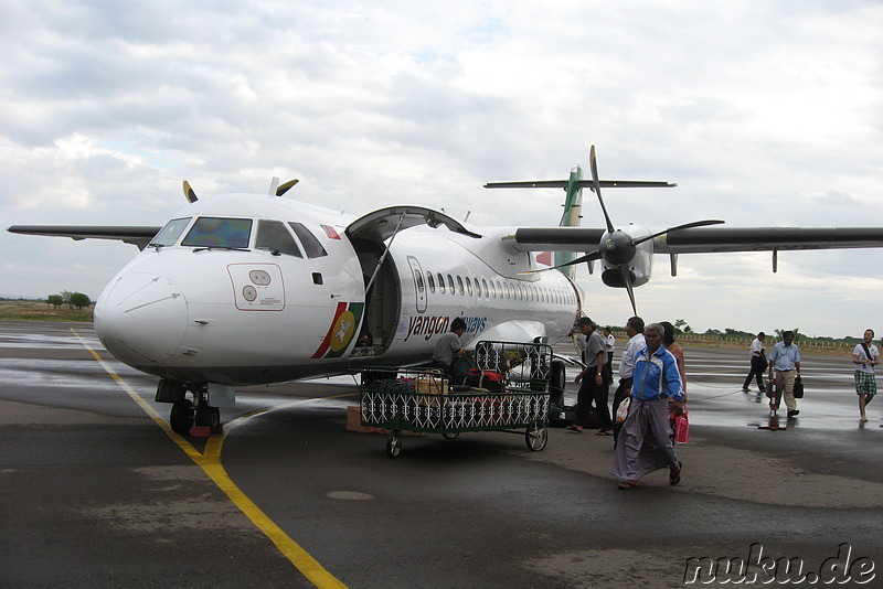 Flugzeug von Yangon Airways bei der Ankunft in Bagan