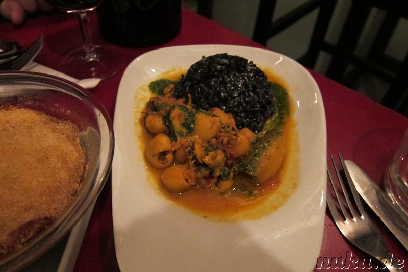 Französische Spezialitäten im Bistro in Paris, Frankreich