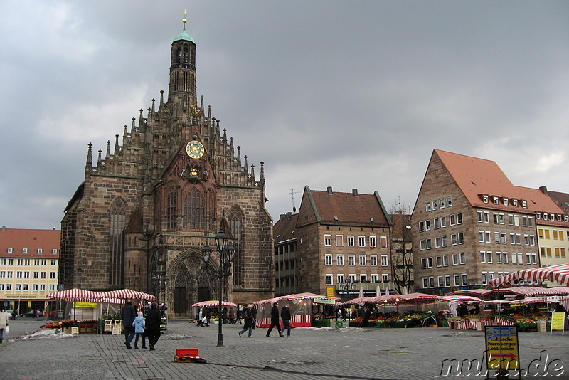 Frauenkirche am Hauptmarkt in Nürnberg