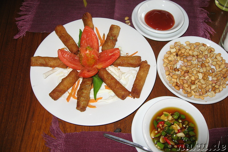 Frühlingsrolle und Erdnüsse im Sarabha Restaurant