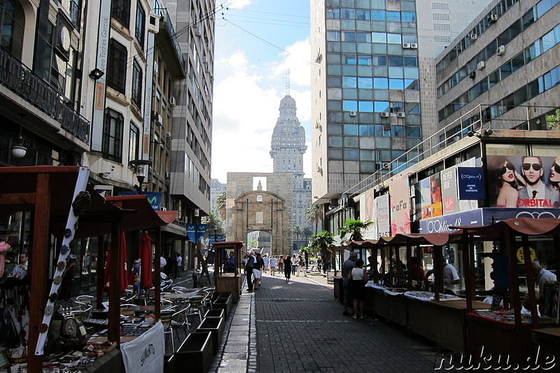 Fussgängerzone Sarandi Street in Montevideo, Uruguay