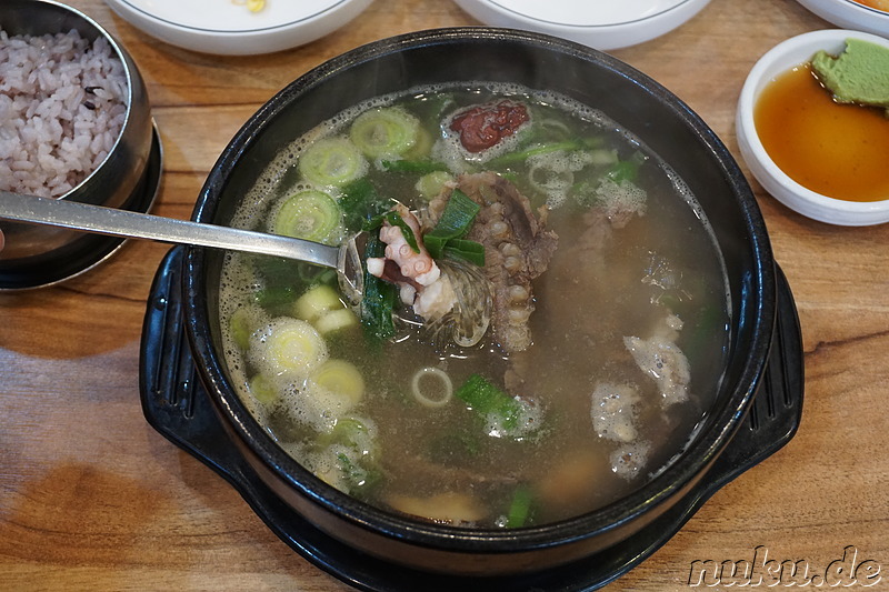 Gal Nak Tang (갈낙탕) - Rindfleisch-Kranken-Suppe