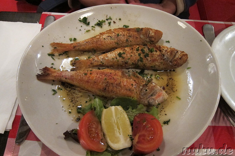 Gebratener Fisch im L'Escalinada in Nizza, Frankreich