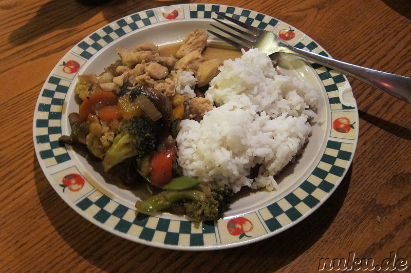 Gemeinsames Abendessen im HI Tofino auf Vancouver Island, Kanada