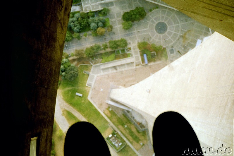 Glasboden im CN Tower in Toronto, Kanada