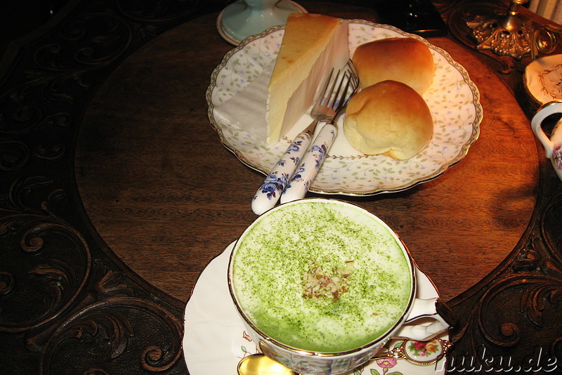 Green Tea Latte und New York Cheese Cake im Cafe Grace