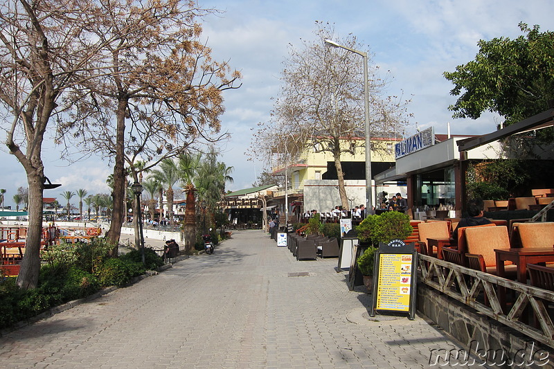 Hafenpromenade von Side in der Türkei
