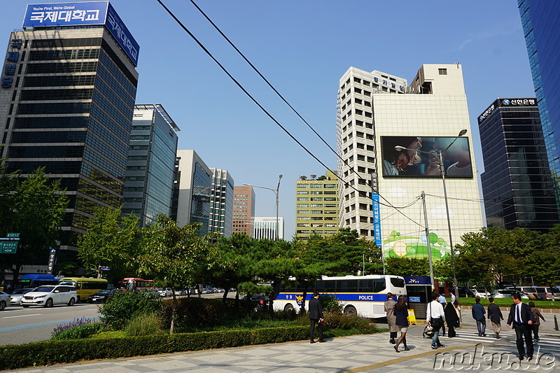 Hochhäuser rund um das moderne Einkaufsviertel Myeongdong in Seoul, Korea