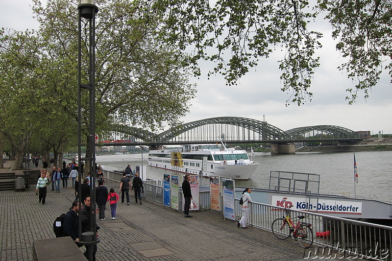 Hohenzollernbrücke über den Rhein in Köln