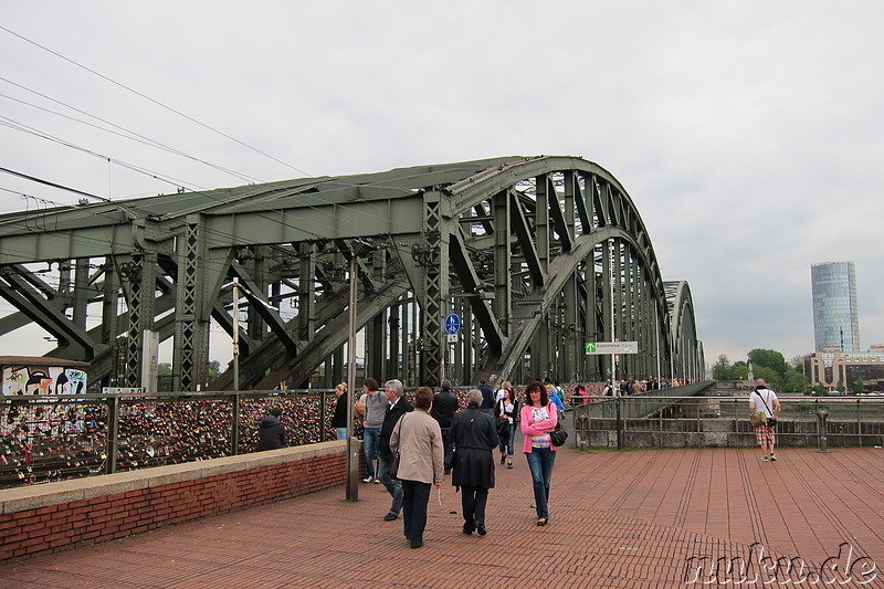 Hohenzollernbrücke über den Rhein in Köln