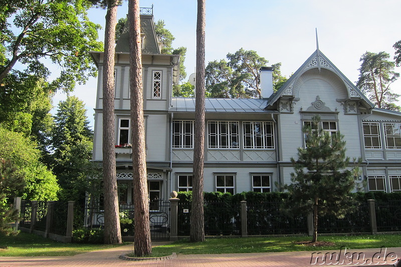 Holzhäuser und Villen der Juras iela in Jurmala, Lettland