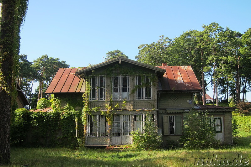 Holzhäuser und Villen der Juras iela in Jurmala, Lettland