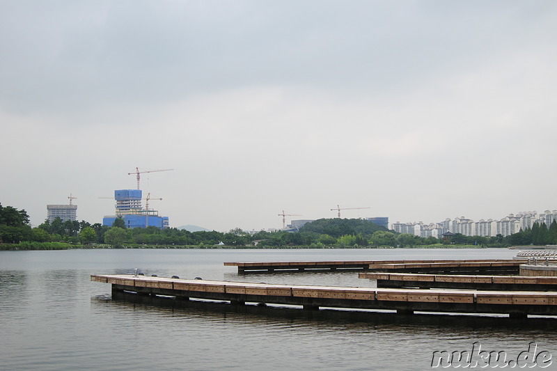 Ilsan Lake Park (일산호수공원), Gyeonggi-Do, Korea