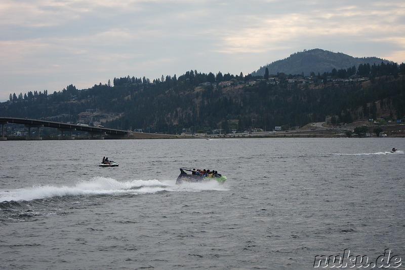 Im Jetboot über den Okanagan Lake in Kelowna, Kanada