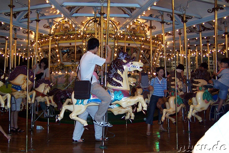 Im Vergnügungspark Lotte World