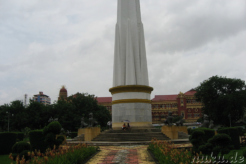 Independence Monument im Mahabandoola Garden in Rangoon, Burma