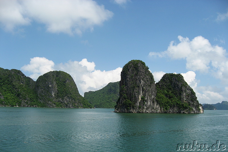 Inseln in Halong Bay, Vietnam