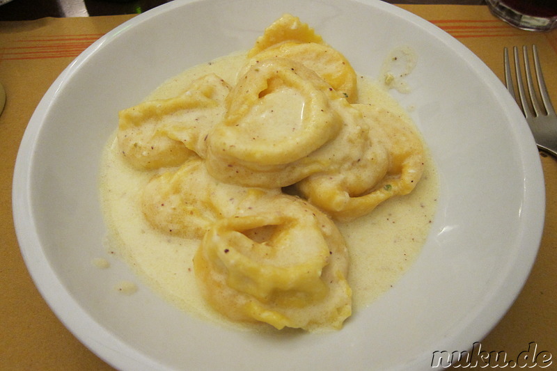 Italienisches Nudelgericht im Restaurant Osteria dell Orsa in Bologna, Italien