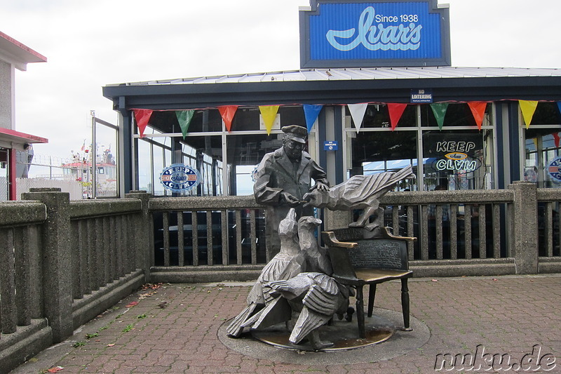 Ivar's Schnellimbiss im Hafen von Seattle, U.S.A.