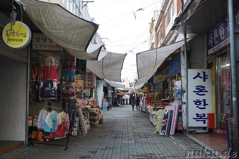 Jeontong Honsu Geori (전통혼수거리) - Marktstraße für Hochzeitszubehör in Incheon, Korea