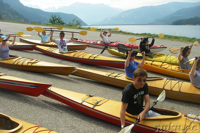 Kajakeinweisung und Trockenübungen in Revelstoke, Kanada