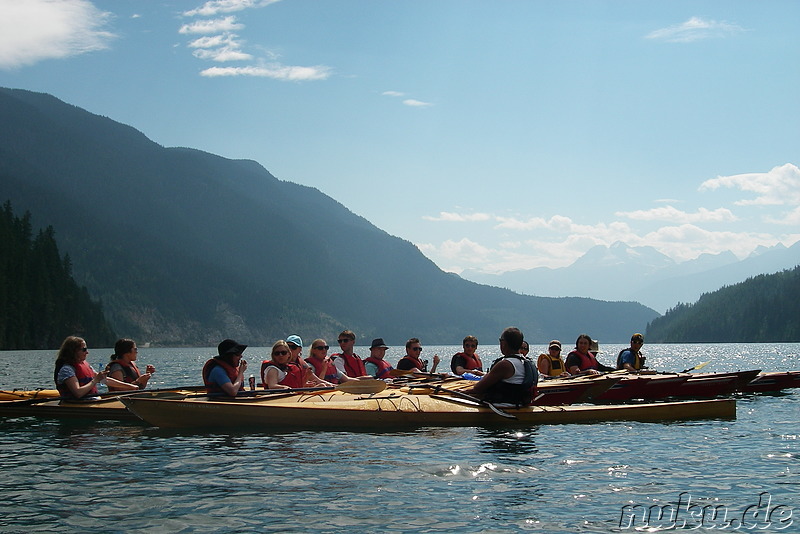 Kajaktour auf dem Revelstoke Lake, Kanada