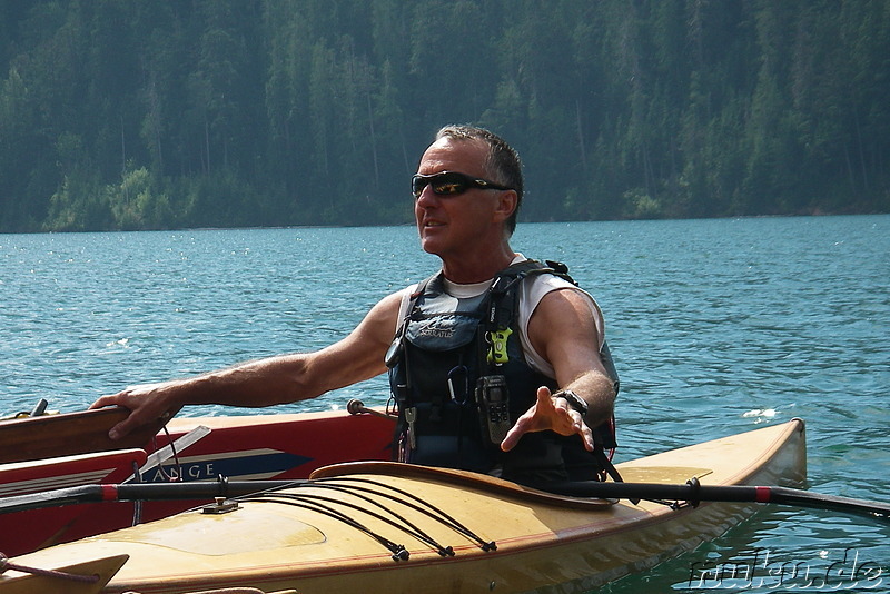 Kajaktour auf dem Revelstoke Lake, Kanada